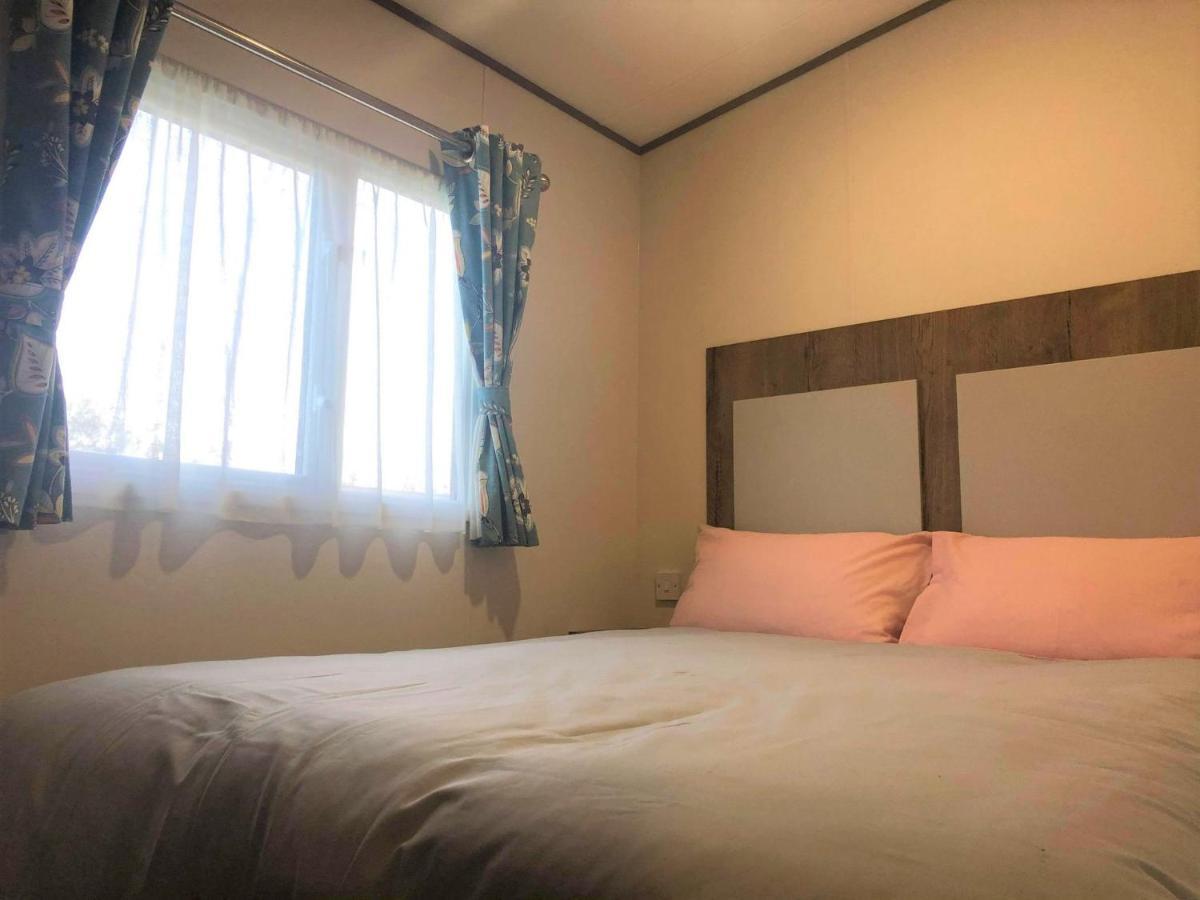 Larch Superior Holiday Home Chapel Saint Leonards Esterno foto