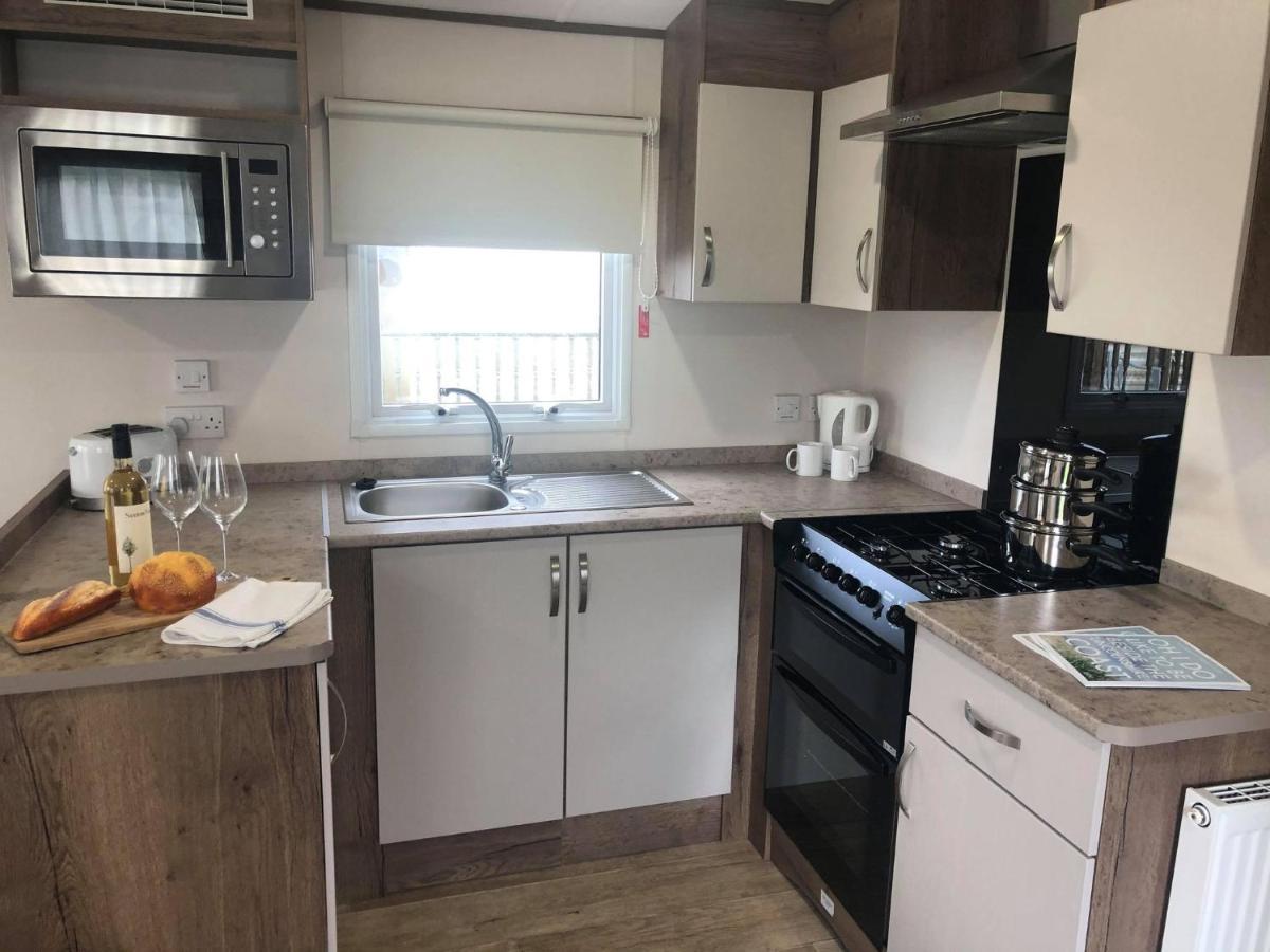 Larch Superior Holiday Home Chapel Saint Leonards Esterno foto