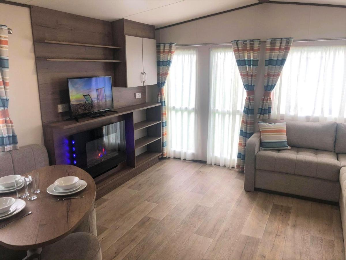 Larch Superior Holiday Home Chapel Saint Leonards Esterno foto